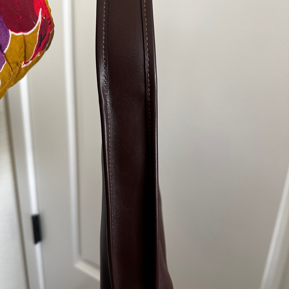 Coach Curve Zip Bag – Brown - Picture 7 of 8